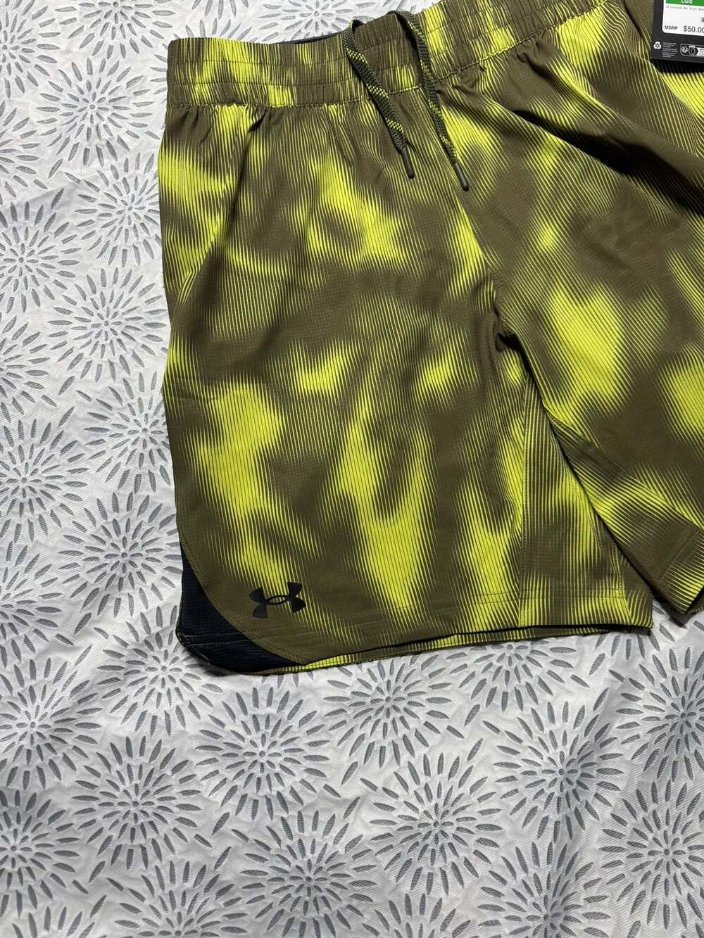 Under Armour Men's Large UA Elevated Woven Print Shorts Green/Volt